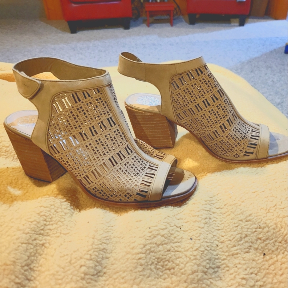 VINCE CAMUTO sandals with chunky heel